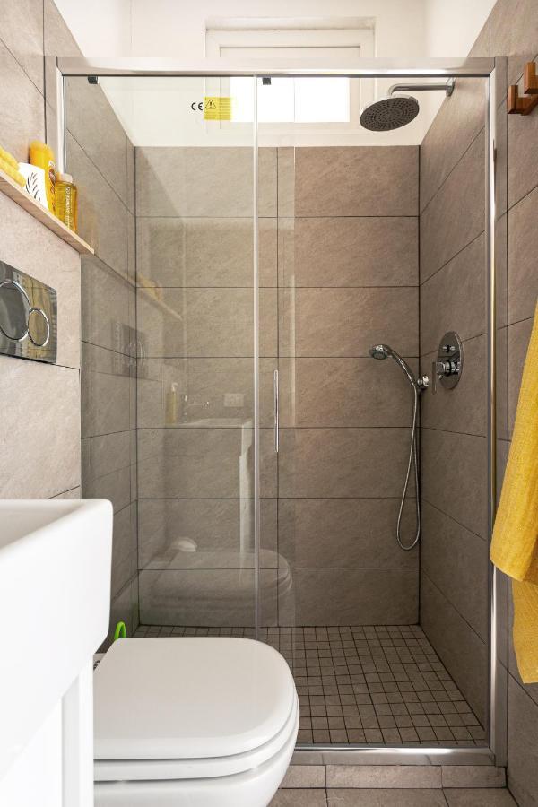 A Yellow Touch - Modern Studio In Isola Milano المظهر الخارجي الصورة
