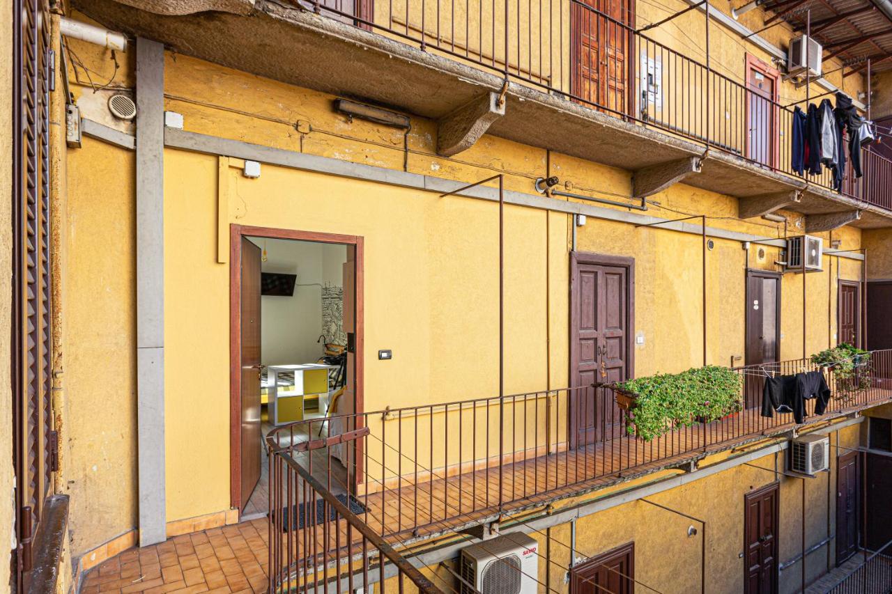 A Yellow Touch - Modern Studio In Isola Milano المظهر الخارجي الصورة