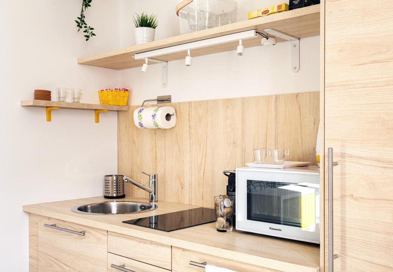A Yellow Touch - Modern Studio In Isola Milano المظهر الخارجي الصورة