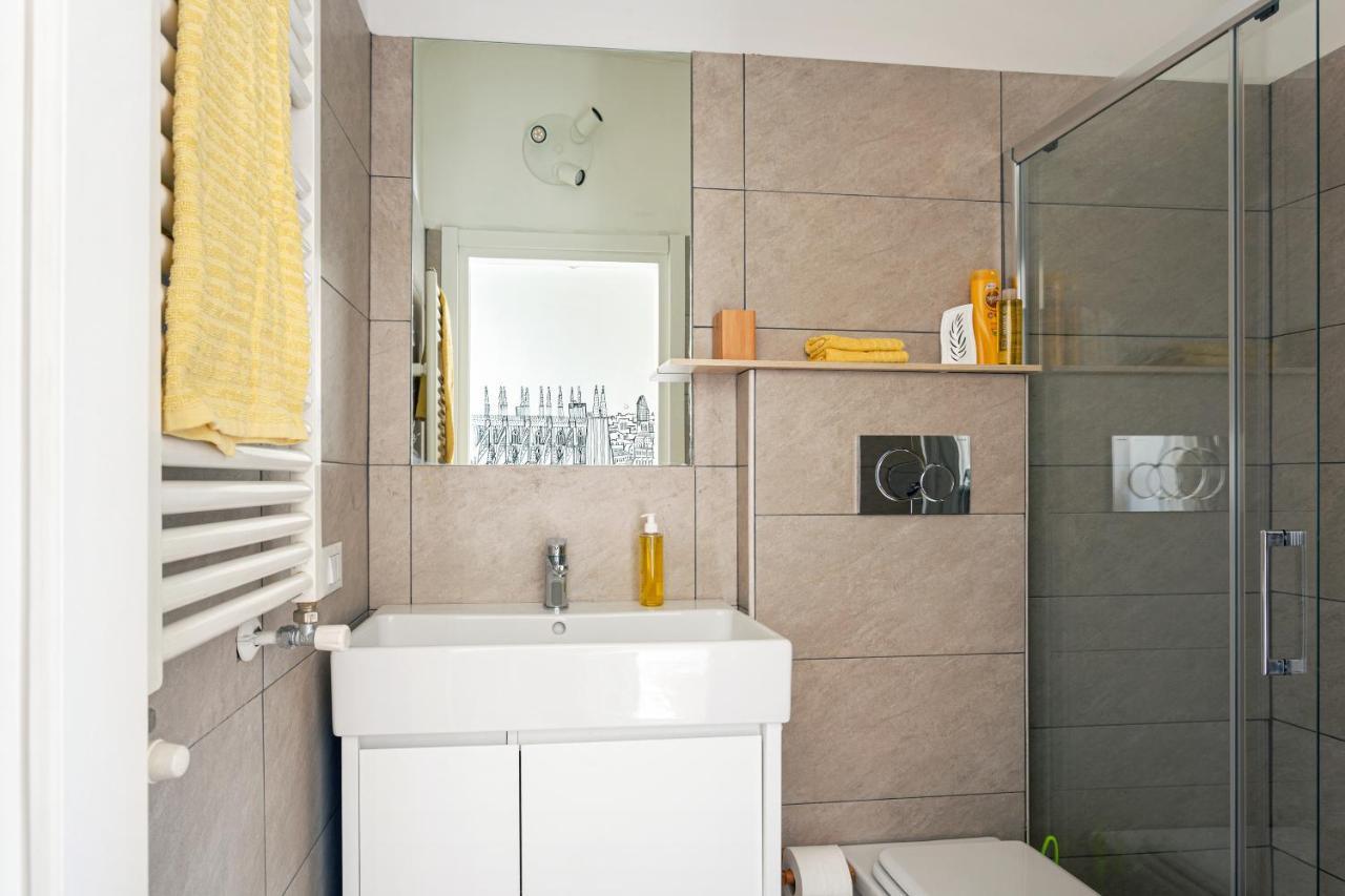 A Yellow Touch - Modern Studio In Isola Milano المظهر الخارجي الصورة